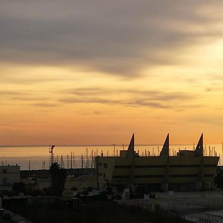Grande, Vista Mare A 2 Passi Dalla Spiaggia Lido di Ostia Eksteriør bilde