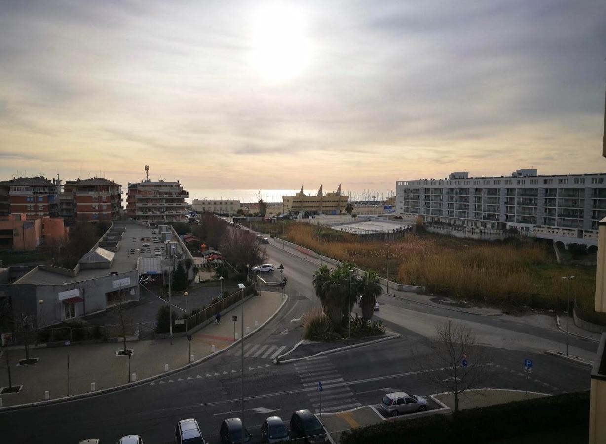 Grande, Vista Mare A 2 Passi Dalla Spiaggia Lido di Ostia Eksteriør bilde